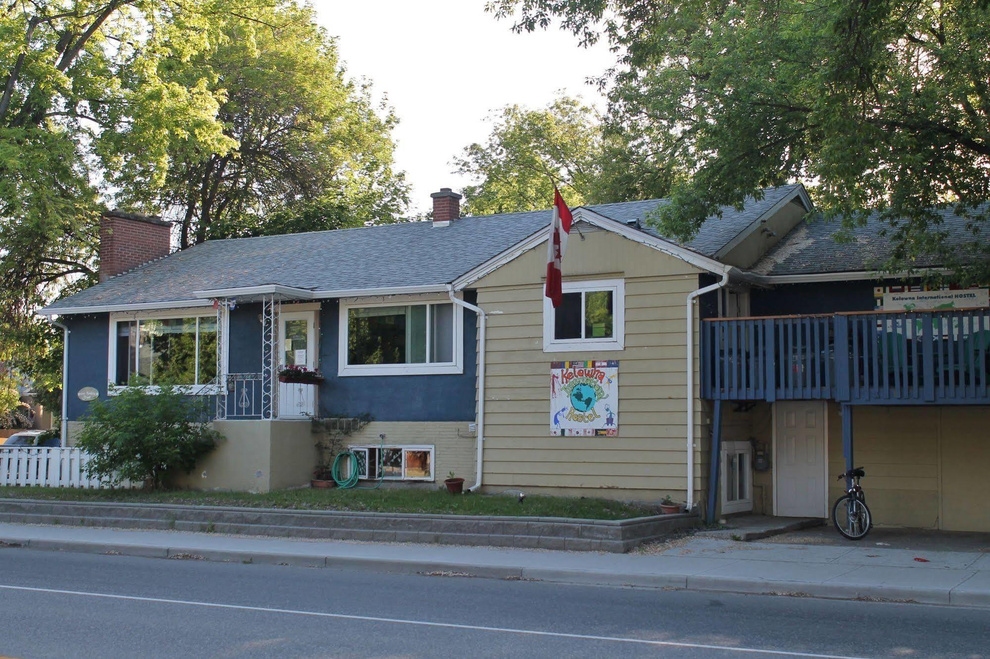 Kelowna International Hostel Exteriör bild