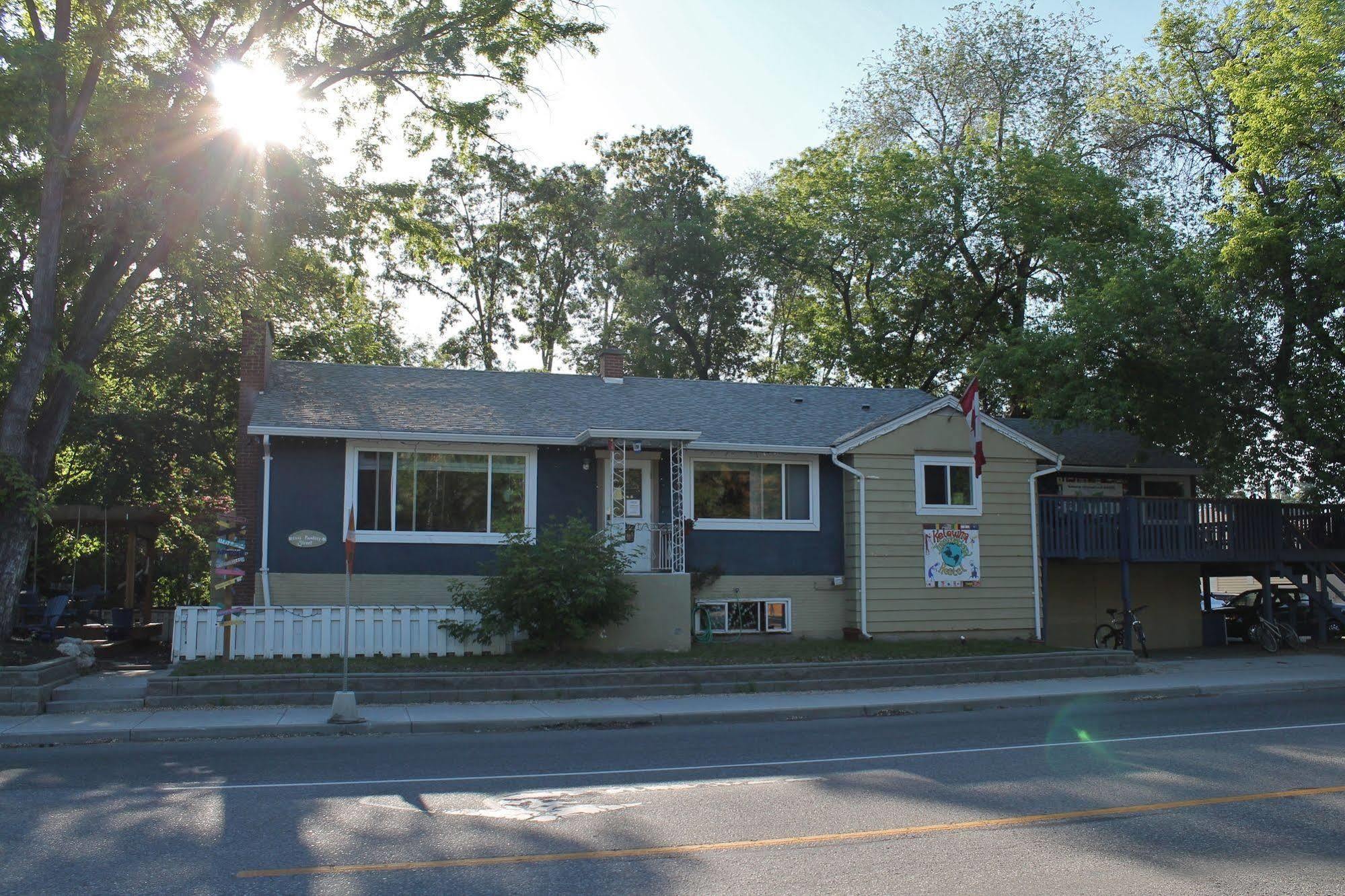 Kelowna International Hostel Exteriör bild